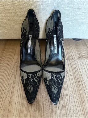 Manolo Blahnik Black Lace Pointed-Toe Pumps. Size 39/8.5.